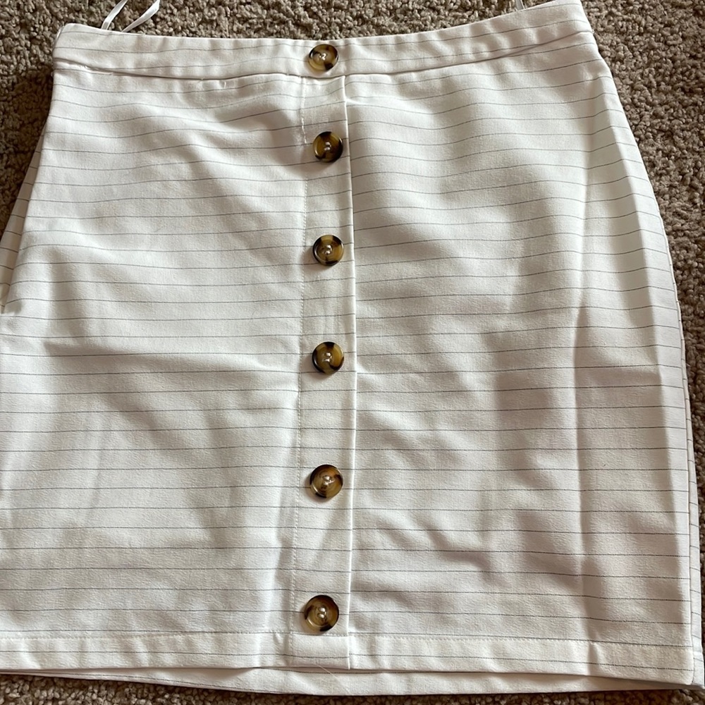 medium woman’s skirt white with buttons and brown strips